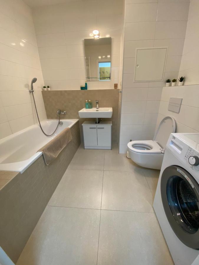 Lia - Private Parking Apartman